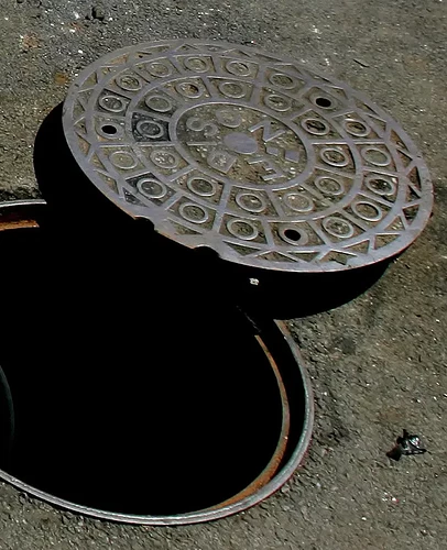 04manhole-jumbo