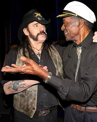 547445541_1364580451703260_6920268652837187217_n-2