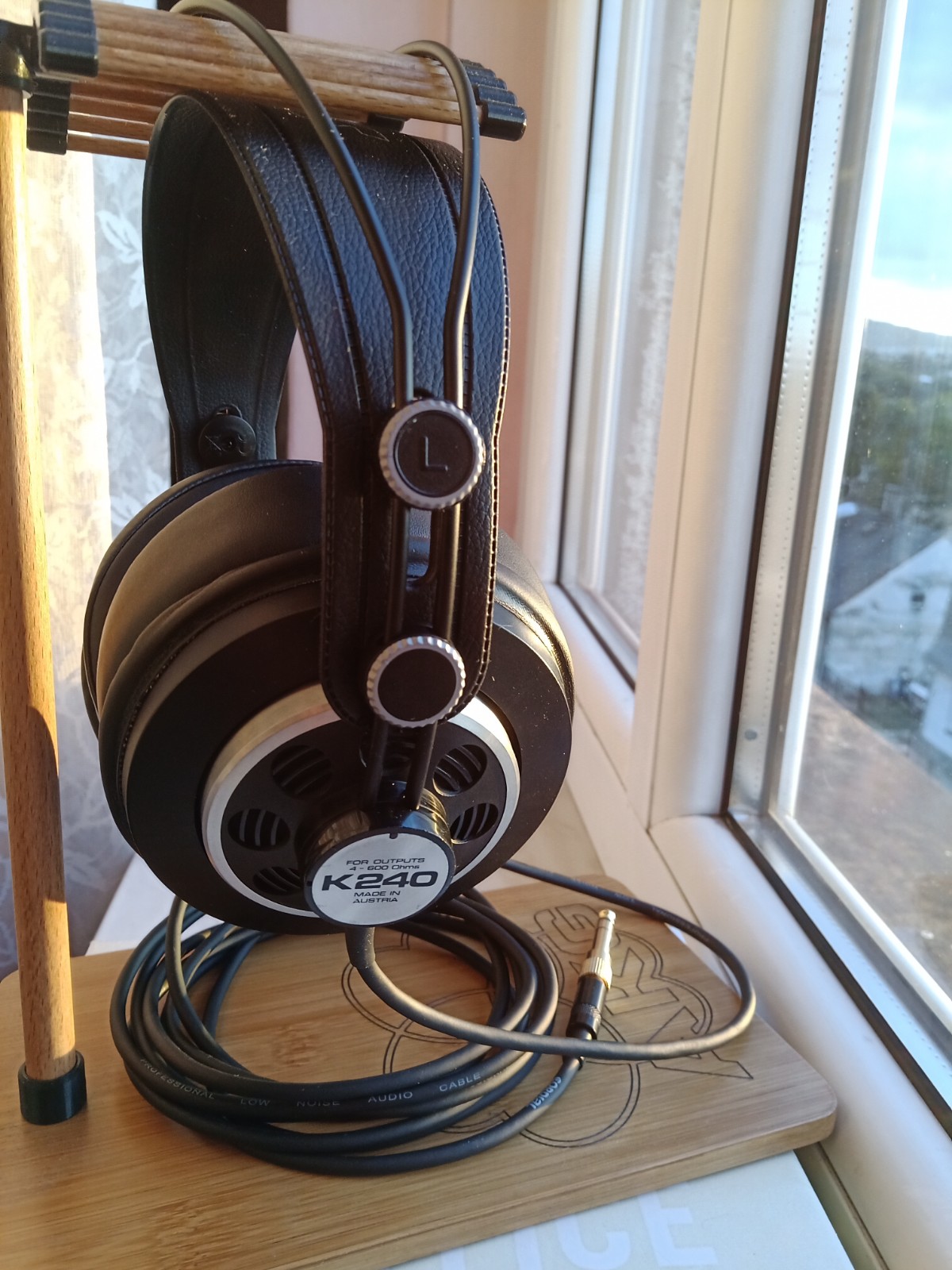 Vintage akg headphones top